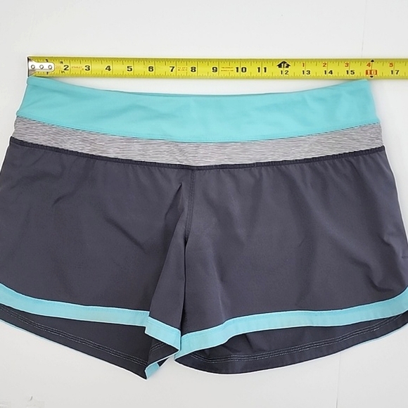 Lululemon Groovy Run Short Grey Light Blue Trim Stretch 4.5" Inseam Size 8 - Picture 7 of 9